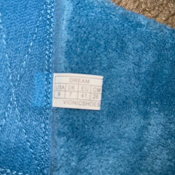 Vionic slippers size 9 - Picture 6 of 7